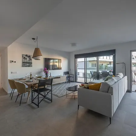 Apartment In With Sea View, Ac, Pool *